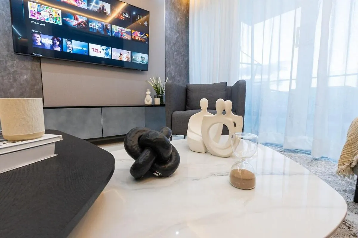 Modern 3Br! 9Fl, King Bed! Sti With Pool! Fast Wifi! Apartment Santiago De Los Caballeros