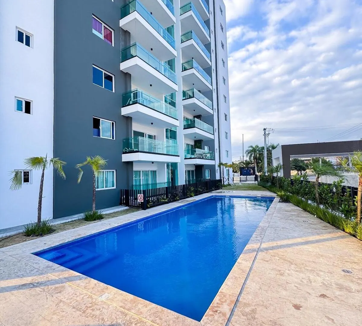 Modern 3Br! 9Fl, King Bed! Sti With Pool! Fast Wifi! Apartment Santiago De Los Caballeros